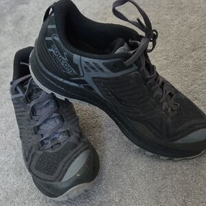 Saucony Men’s Black and Gray Trail Running Sneakers